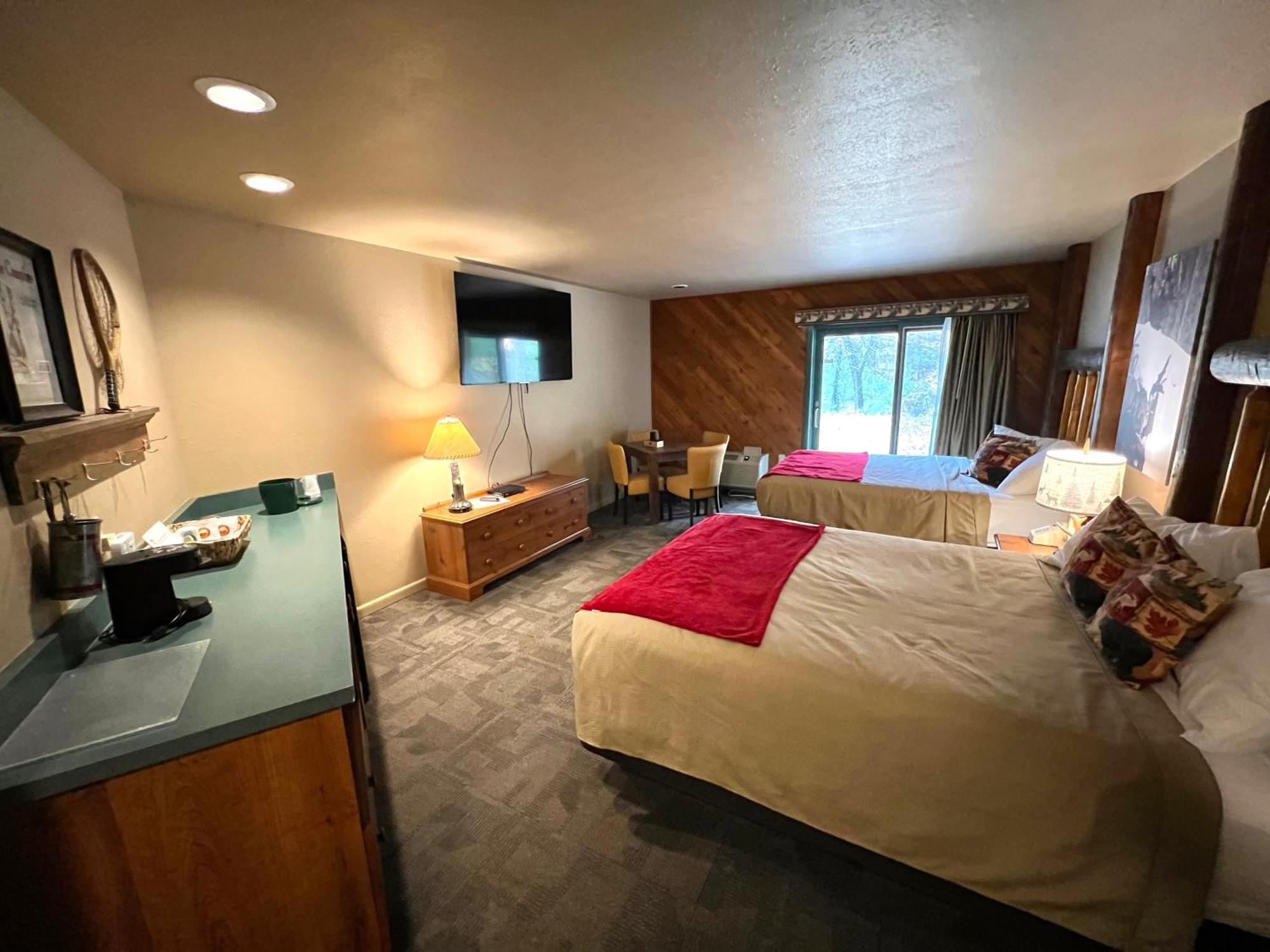 Whitetail Lodge Saint Germain Dış mekan fotoğraf